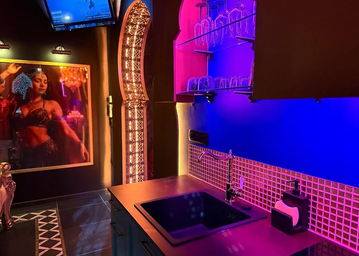 Palais Des 1001 Nuits Avec Jacuzzi Privatif Lägenhet